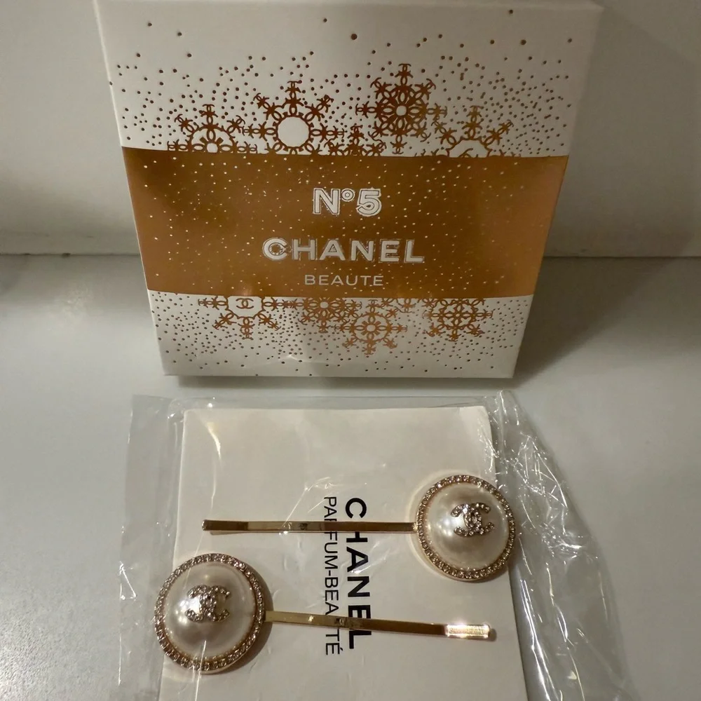 New CHANEL Gold and White Pearl Hair Pins - Picture 2 of 11